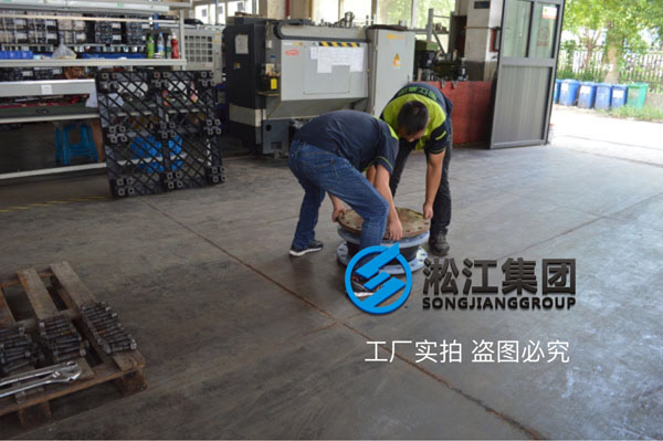 DN40口徑的橡膠接頭爆掉了，需要配套新的橡膠接頭