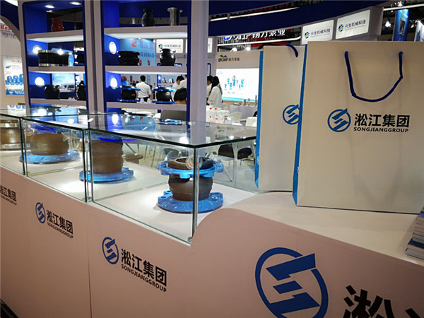 橡膠球體長度150mm，法蘭螺栓孔為8個的DN150單球體橡膠接頭