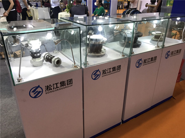 空壓機(jī)冷卻水管道上用的1.25寸和DN50-PN16的EPDM橡膠接頭